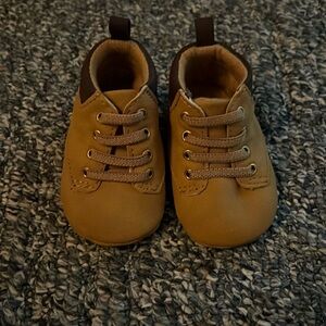 0-3M carters baby shoes